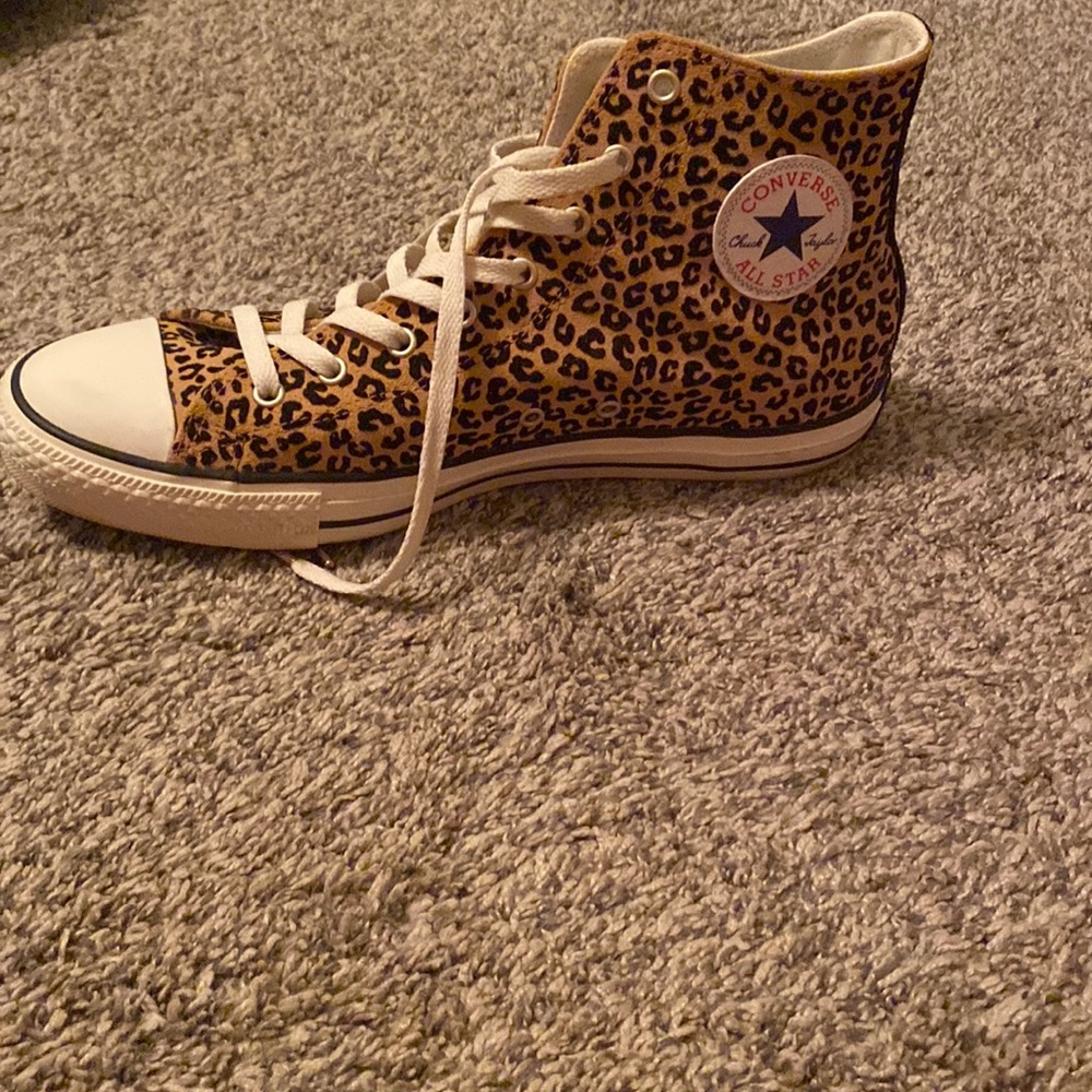Mens size 10 converse